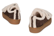 Load image into Gallery viewer, Sneakers with fur