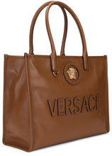 Load image into Gallery viewer, Leather tote bag with Medusa plate