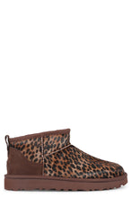 Load image into Gallery viewer, Classic Ultra Mini Caspian boots