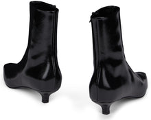 Load image into Gallery viewer, Ankle boot in patent leather
