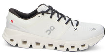 Load image into Gallery viewer, Sneakers with contrasting details