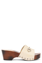Load image into Gallery viewer, Wedges in leather with clamp
