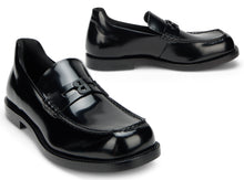 Load image into Gallery viewer, Comfy moccasins in shiny leather