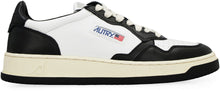 Load image into Gallery viewer, Medalist low-top sneakers