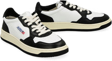 Load image into Gallery viewer, Medalist low-top sneakers