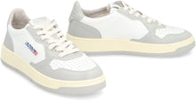 Load image into Gallery viewer, Medalist Low-top sneakers