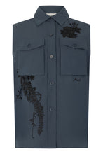 Load image into Gallery viewer, Sleeveless shirt with embroidery