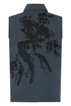 Load image into Gallery viewer, Sleeveless shirt with embroidery