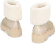 Load image into Gallery viewer, Shearling boots Aurea