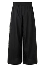 Load image into Gallery viewer, Wide pants in technical fabric