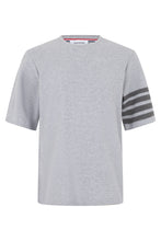 Load image into Gallery viewer, T-shirt with detail in 4 lines