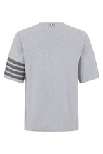 Load image into Gallery viewer, T-shirt with detail in 4 lines
