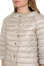 Load image into Gallery viewer, Snap button fastening down jacket
