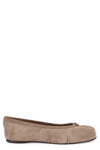 Load image into Gallery viewer, Tabi ballerinas in suede