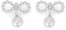 Load image into Gallery viewer, Earrings with bow and pearl