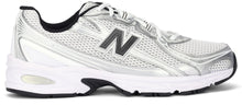 Load image into Gallery viewer, Low-top sneakers 740