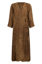 Load image into Gallery viewer, Wrap dress with three-quarter sleeves