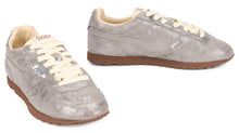 Load image into Gallery viewer, Low laced sneakers