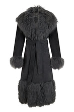 Load image into Gallery viewer, Coat with details in fake fur
