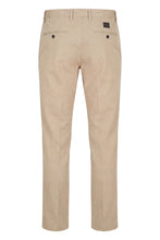Load image into Gallery viewer, Slim fit Chinos
