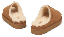 Load image into Gallery viewer, Greenport slippers in sheepskin
