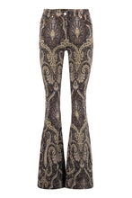 Load image into Gallery viewer, Printed flared jeans
