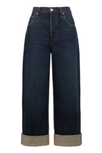 Load image into Gallery viewer, Ayla cropped jeans
