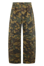 Load image into Gallery viewer, Camouflage cargo pants
