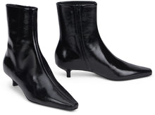 Load image into Gallery viewer, Ankle boot in patent leather
