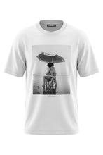 Load image into Gallery viewer, T-shirt with photographic print

