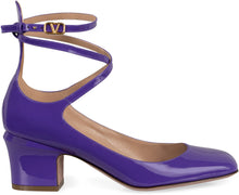 Load image into Gallery viewer, Valentino Garavani - Patent leather pumps

