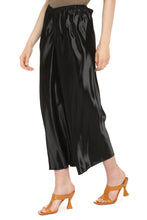 Load image into Gallery viewer, Cropped pants
