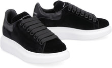 Load image into Gallery viewer, Larry velvet sneakers
