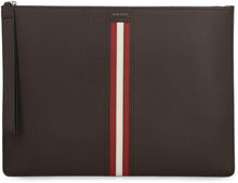 Load image into Gallery viewer, Thalden grainy leather pouch
