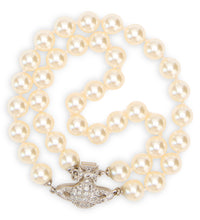 Load image into Gallery viewer, Bracelet with pearls and metallic logo
