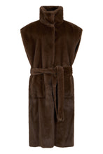 Load image into Gallery viewer, Sleeveless coat in synthetic fur
