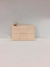 Load image into Gallery viewer, Leather card holder
