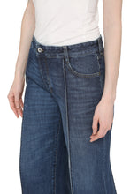 Load image into Gallery viewer, Regular-fit cropped jeans

