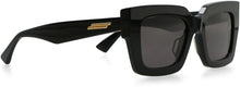Load image into Gallery viewer, Classic sunglasses
