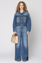 Load image into Gallery viewer, Denim jacket
