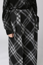 Load image into Gallery viewer, Wool trousers
