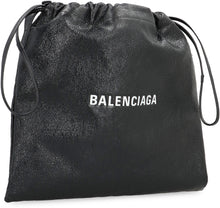 Load image into Gallery viewer, Leather messenger bag
