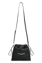 Load image into Gallery viewer, Leather messenger bag
