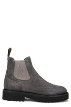 Load image into Gallery viewer, Chelsea boots in leather
