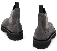 Load image into Gallery viewer, Chelsea boots in leather
