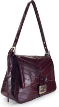 Load image into Gallery viewer, Flap shoulder bag in leather
