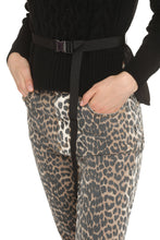 Load image into Gallery viewer, Cable knit sweater
