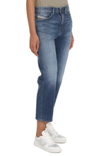 Load image into Gallery viewer, 2016 D-Air boyfriend jeans
