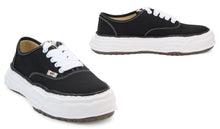 Load image into Gallery viewer, Canvas Sneakers Baker
