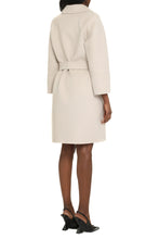 Load image into Gallery viewer, Arona wool coat
